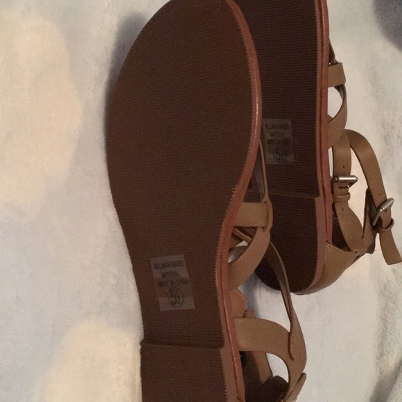 Flats - Picture 2 of 4